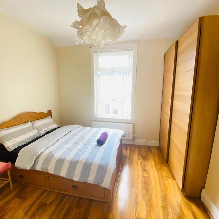 Entire 4 Bedroom House - Ev Point & Free Parking Λίβερπουλ Εξωτερικό φωτογραφία