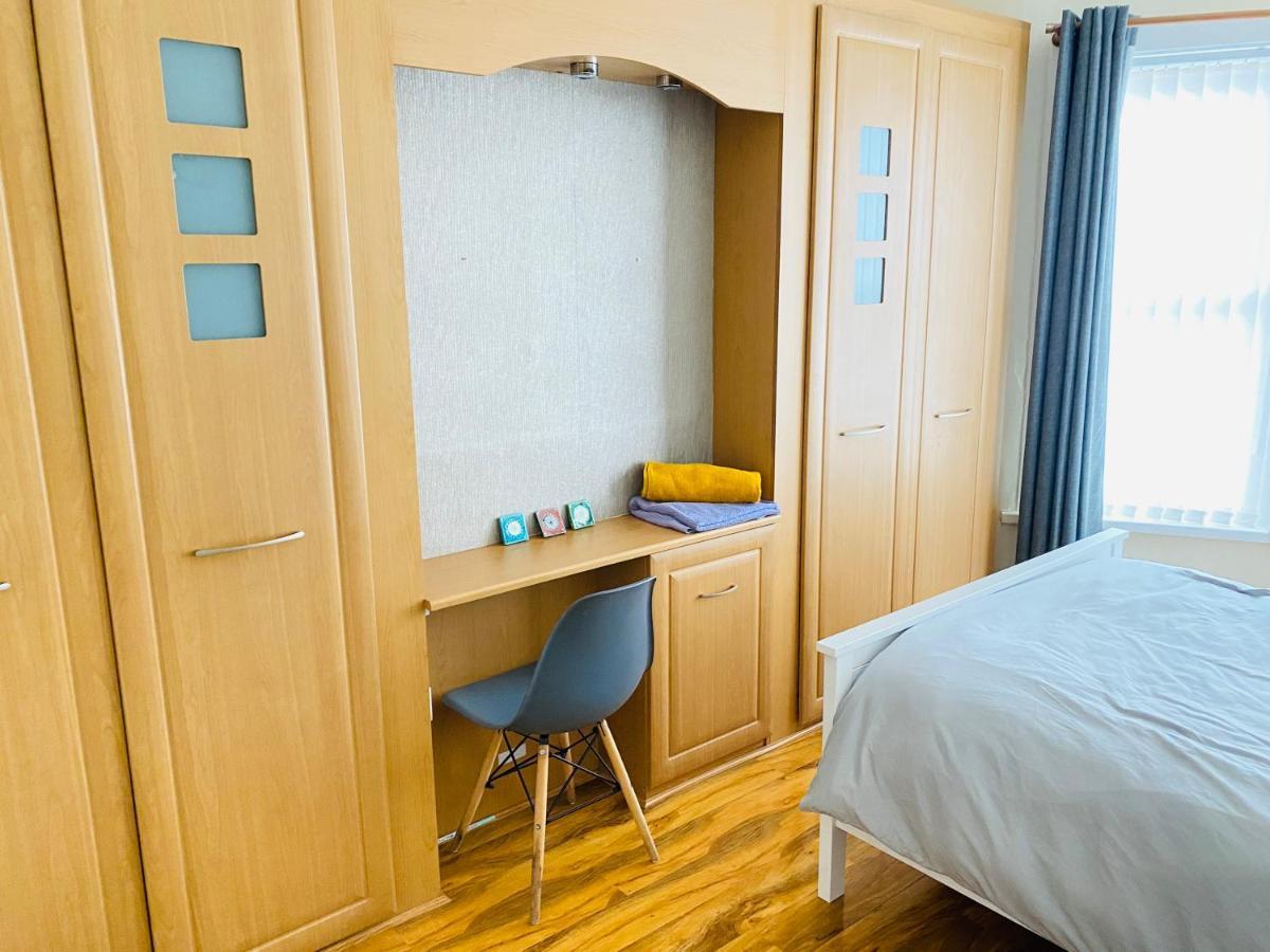 Entire 4 Bedroom House - Ev Point & Free Parking Λίβερπουλ Εξωτερικό φωτογραφία